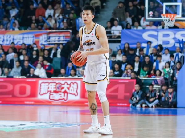 屋漏偏逢連夜雨！張鎮(zhèn)麟7中1僅得2分2板4助 末節(jié)受傷離場